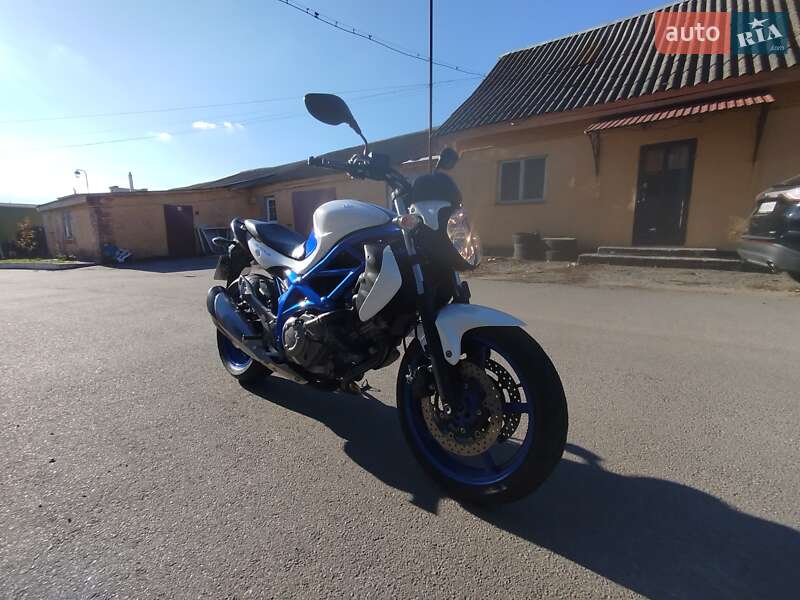 Мотоцикл Без обтекателей (Naked bike) Suzuki Gladius 400 2010 в Виннице