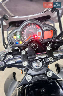 Мотоцикл Спорт-туризм Suzuki Gladius 650 2010 в 