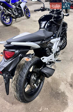 Мотоцикл Спорт-туризм Suzuki Gladius 650 2010 в 