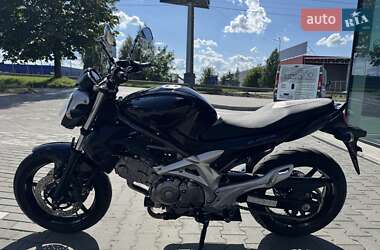 Мотоцикл Без обтекателей (Naked bike) Suzuki Gladius 650 2010 в 