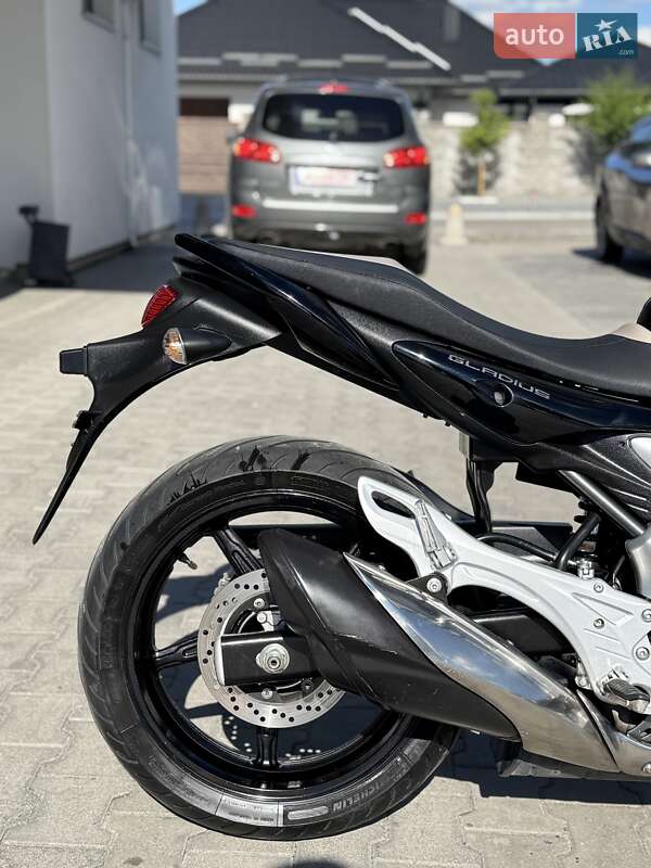 Мотоцикл Без обтекателей (Naked bike) Suzuki Gladius 650 2010 в Ровно фото 15 Мотоцикл Без обтекателей (Naked bike) Suzuki Gladius 650 2010 в Ровно