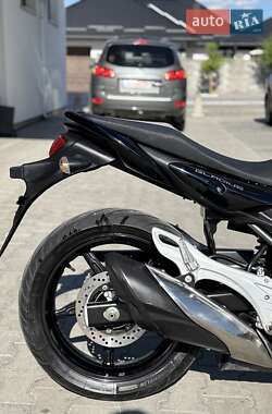 Мотоцикл Без обтекателей (Naked bike) Suzuki Gladius 650 2010 в 