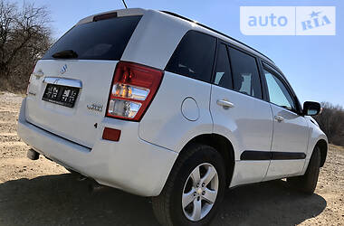 Позашляховик / Кросовер Suzuki Grand Vitara 2010 в 