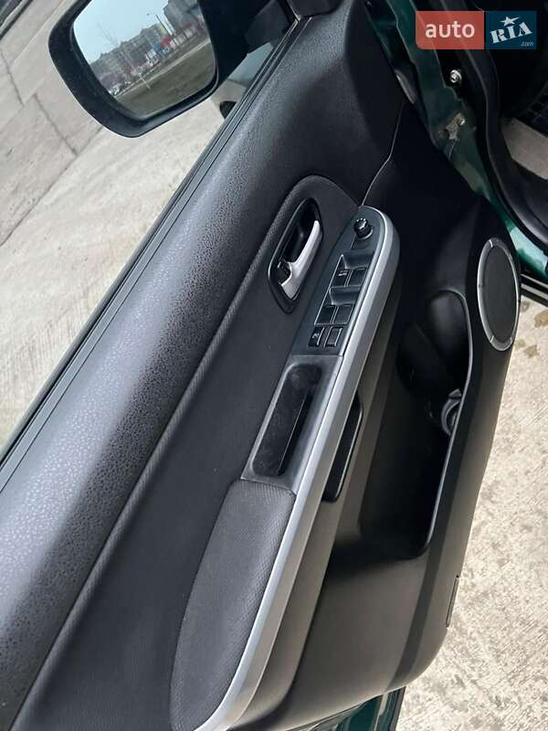 Внедорожник / Кроссовер Suzuki Grand Vitara 2006 в Долинской