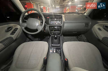 Внедорожник / Кроссовер Suzuki Grand Vitara 2001 в 