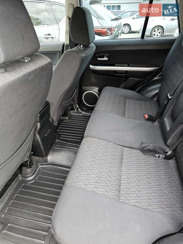 Позашляховик / Кросовер Suzuki Grand Vitara 2013 в Києві