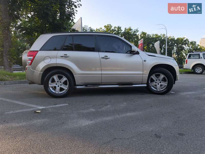 Внедорожник / Кроссовер Suzuki Grand Vitara 2006 в Киеве