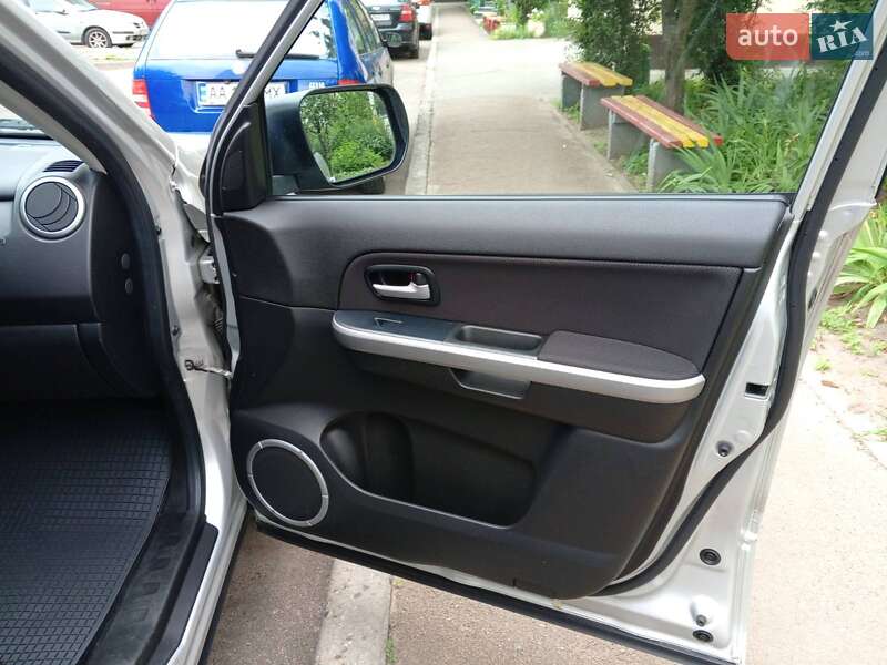 Внедорожник / Кроссовер Suzuki Grand Vitara 2011 в Киеве фото 8 Внедорожник / Кроссовер Suzuki Grand Vitara 2011 в Киеве