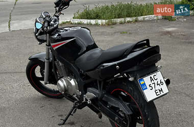Мотоцикл Без обтікачів (Naked bike) Suzuki GS 500 2005 в 