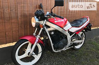 Мотоцикли Suzuki GS 500E 2001 в Іршаві