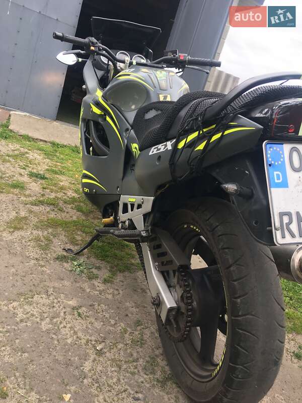 Мотоцикл Спорт-туризм Suzuki GSR 250 1995 в Киверцах