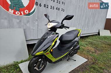 Максі-скутер Suzuki GSR 250 2010 в 