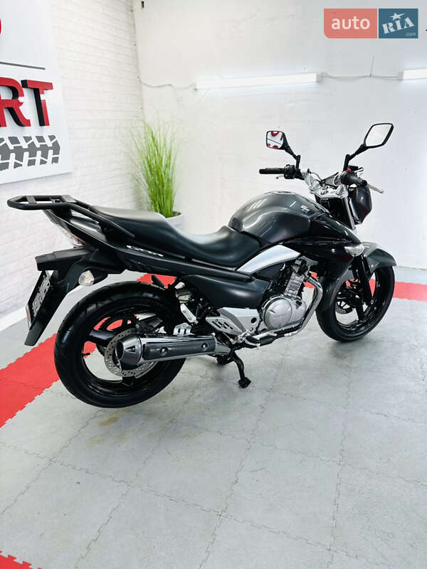 Спортбайк Suzuki GSR 250 2013 в Одессе