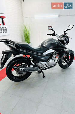 Спортбайк Suzuki GSR 250 2013 в 