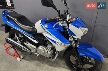 Мотоцикл Без обтекателей (Naked bike) Suzuki GSR 250 2016 в 