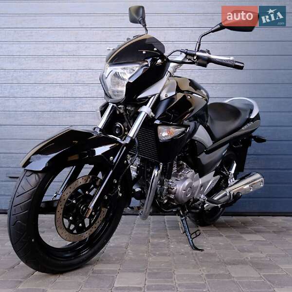 Мотоцикл Без обтекателей (Naked bike) Suzuki GSR 250 2015 в Белой Церкви