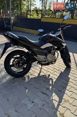 Мотоцикл Без обтекателей (Naked bike) Suzuki GSR 250 2016 в Жмеринке