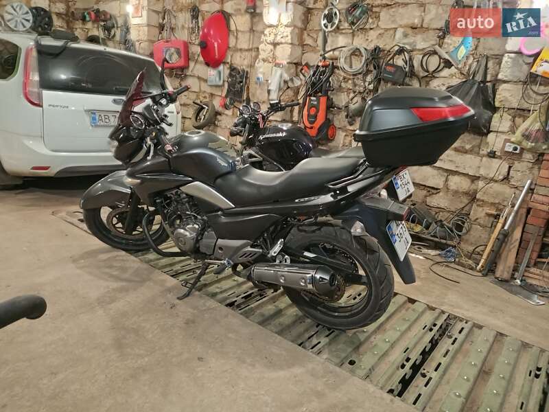 Мотоцикл Без обтекателей (Naked bike) Suzuki GSR 250 2015 в Ямполе