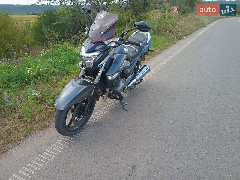 Мотоцикл Без обтекателей (Naked bike) Suzuki GSR 250 2015 в Ямполе