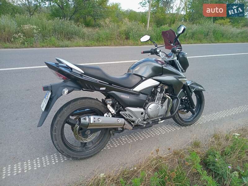 Мотоцикл Без обтекателей (Naked bike) Suzuki GSR 250 2015 в Ямполе