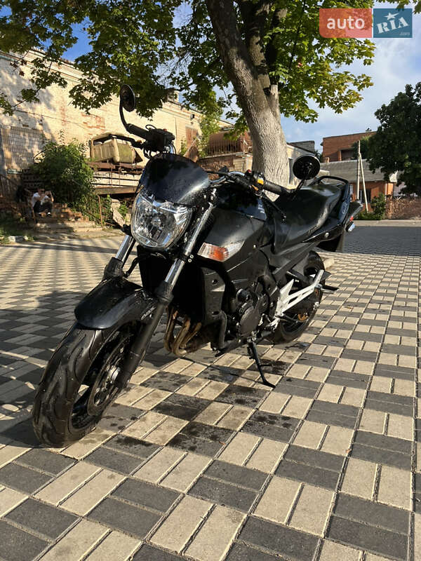 Suzuki GSR 400 2010