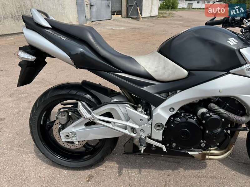 Мотоцикл Без обтікачів (Naked bike) Suzuki GSR 400 2006 в Сновську