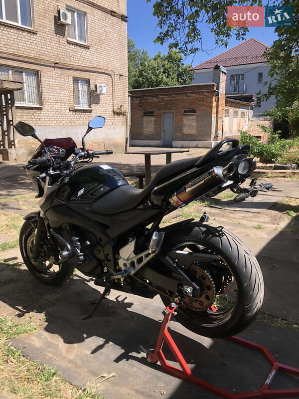Suzuki GSR 400 2012