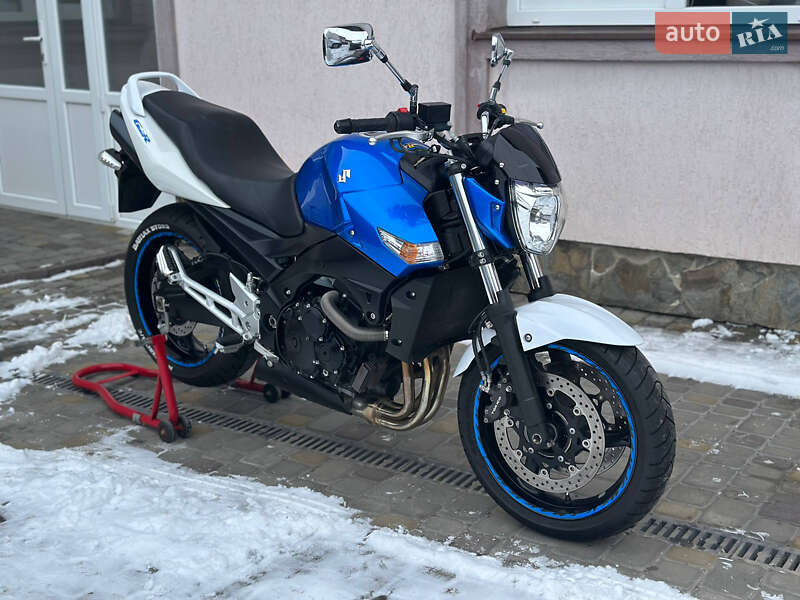 Suzuki GSR 400 2015