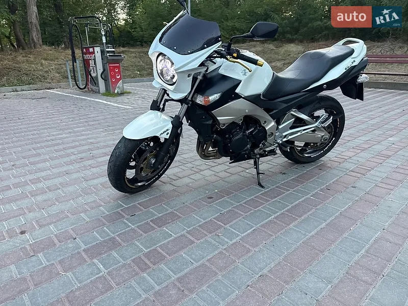 Suzuki GSR 400 2009