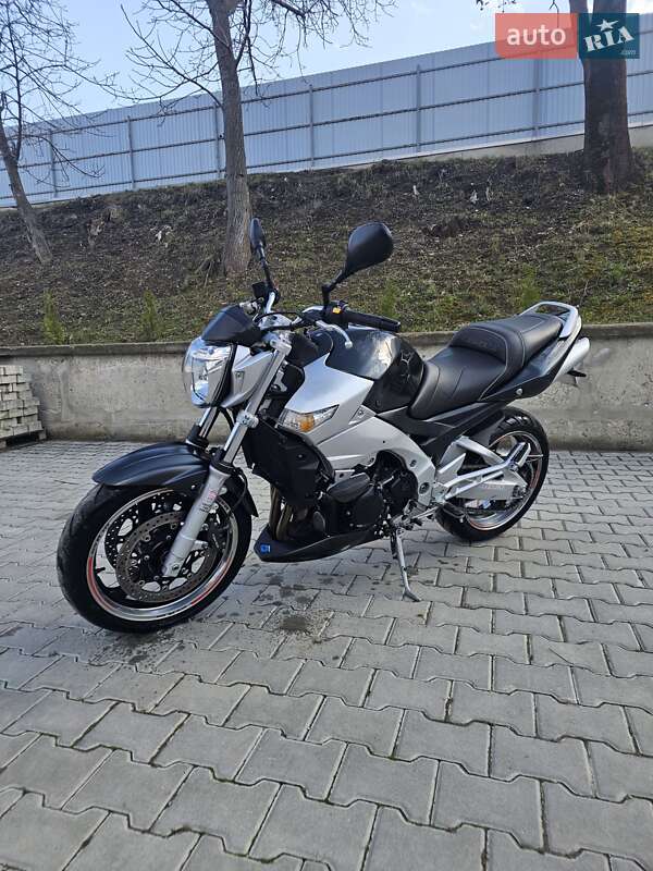 Suzuki GSR 600 2006