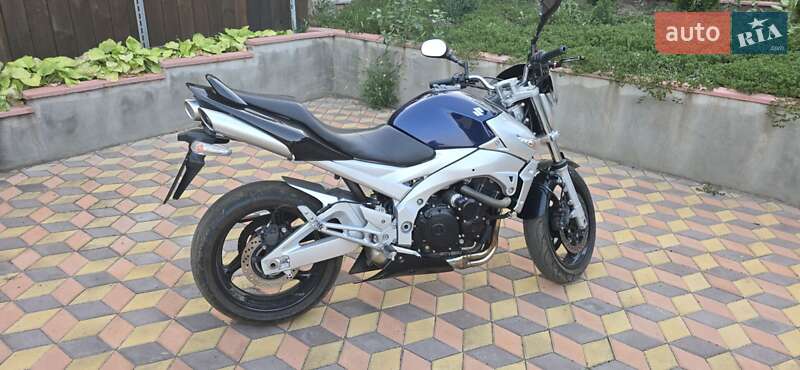 Suzuki GSR 600 2006