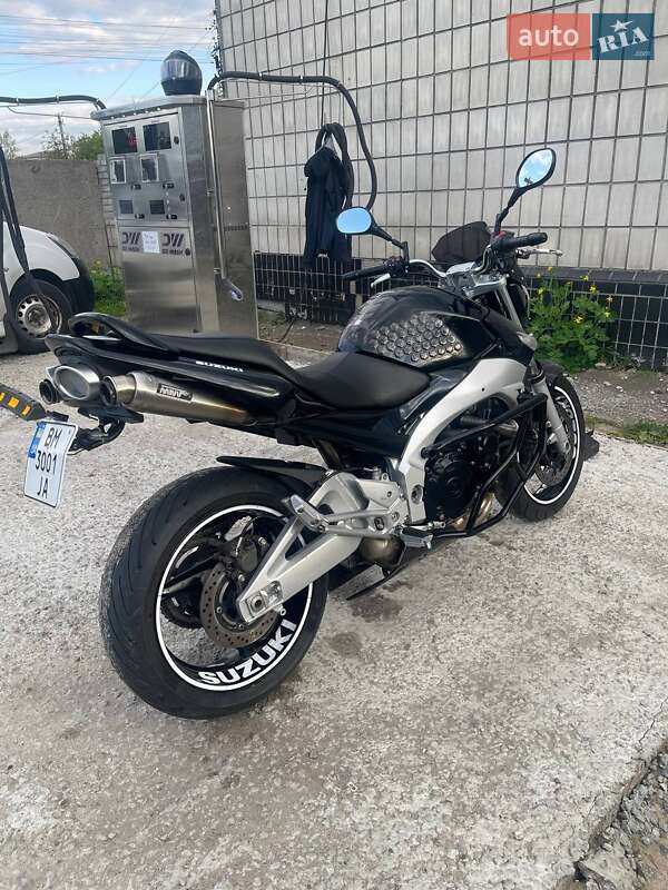 Suzuki GSR 600 2006