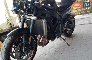 Спортбайк Suzuki GSR 750 2011 в 