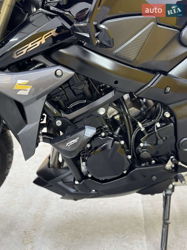 Мотоцикл Без обтекателей (Naked bike) Suzuki GSR 750 2012 в Киеве