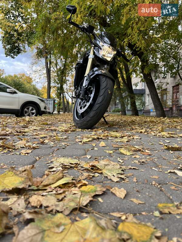 Спортбайк Suzuki GSR 750 2012 в Запорожье фото 4 Спортбайк Suzuki GSR 750 2012 в Запорожье