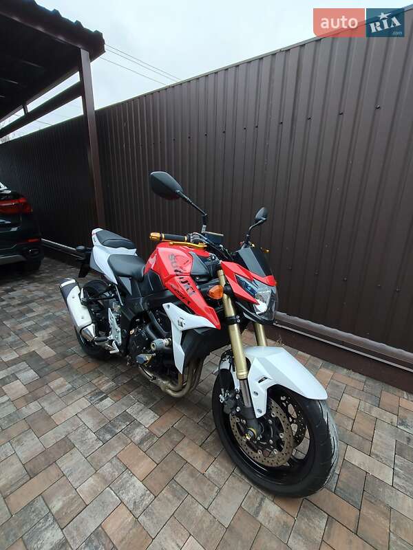 Мотоцикл Без обтекателей (Naked bike) Suzuki GSR 750 2016 в Белогородке фото 5 Мотоцикл Без обтекателей (Naked bike) Suzuki GSR 750 2016 в Белогородке