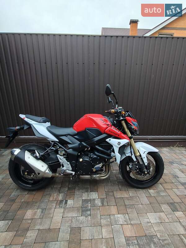 Suzuki GSR 750 2016