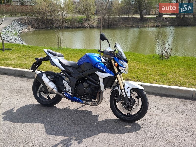 Suzuki GSR 750 2014