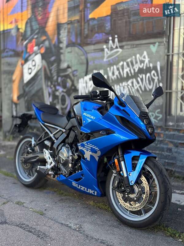 Suzuki GSX 8S 2024