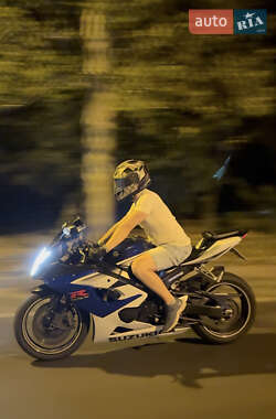 Спортбайк Suzuki GSX-R 1000 2005 в 