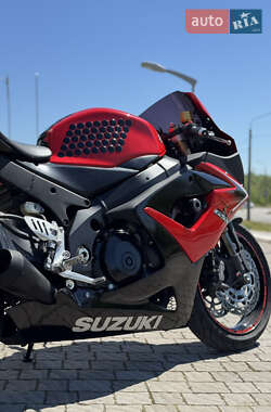 Спортбайк Suzuki GSX-R 1000 2006 в 