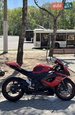 Спортбайк Suzuki GSX-R 1000 2006 в 