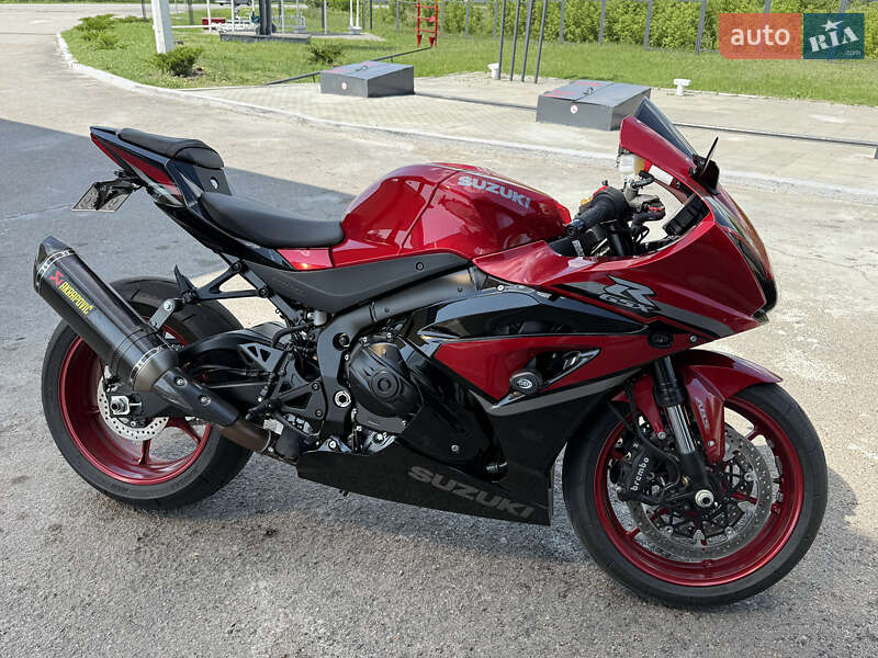 Спортбайк Suzuki GSX-R 1000 2025 в 