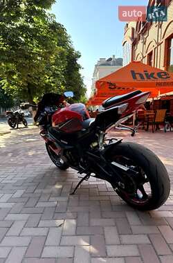 Спортбайк Suzuki GSX-R 1000 2006 в 