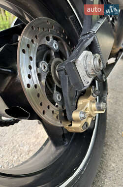 Спортбайк Suzuki GSX-R 1000 2004 в 