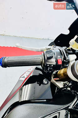 Спортбайк Suzuki GSX-R 1000 2008 в 