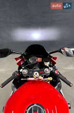 Спортбайк Suzuki GSX-R 1000 2005 в 
