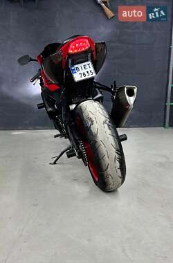 Спортбайк Suzuki GSX-R 1000 2005 в 