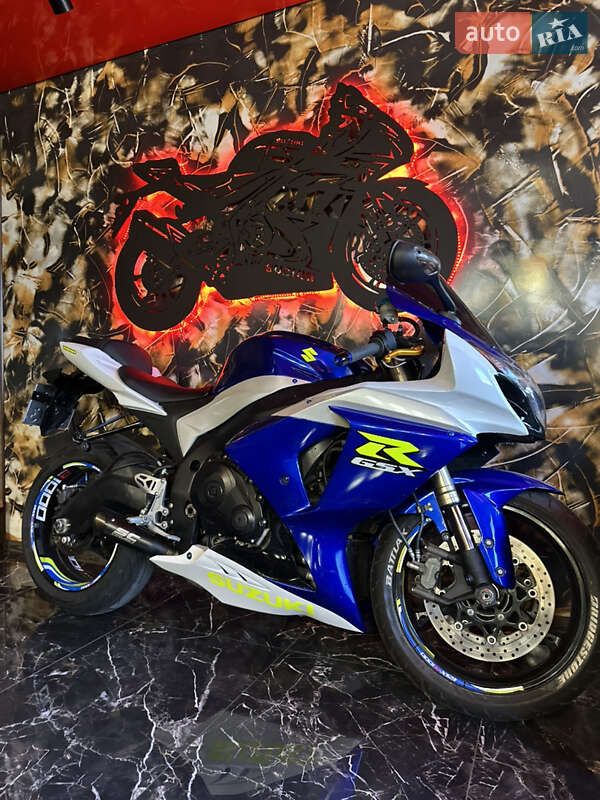 Спортбайк Suzuki GSX-R 1000 2010 в 