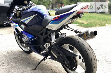 Спортбайк Suzuki GSX-R 1100 2004 в 